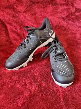 Under Armour Leadoff Men's Baseball Cleats size 10 Like New